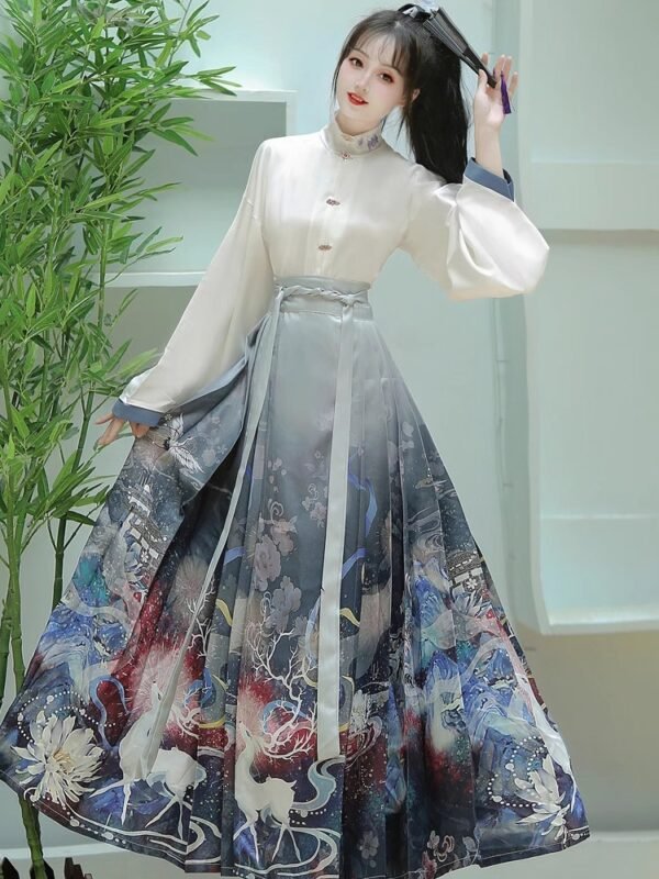 Mamianqun (Horse-face Skirt)