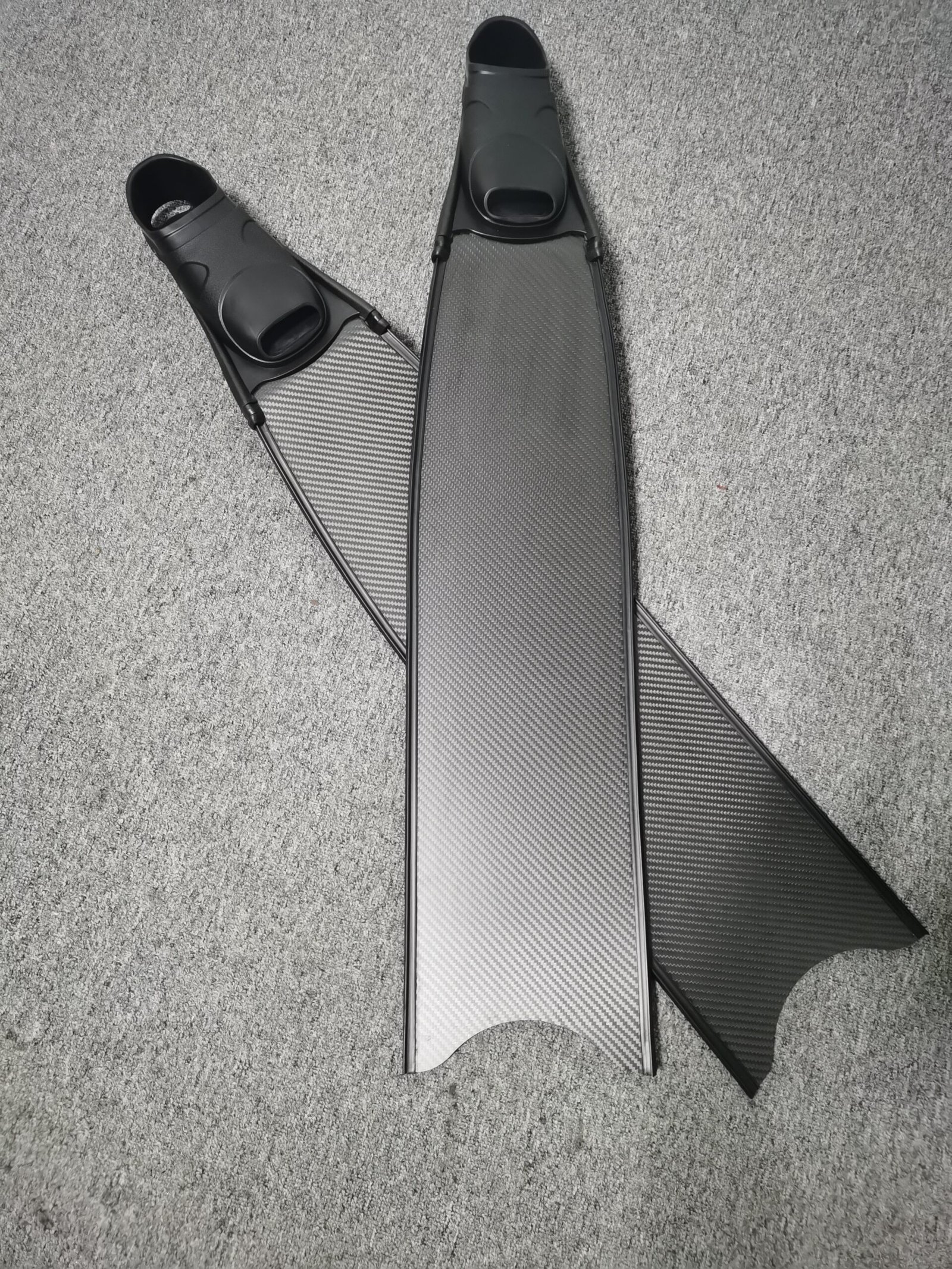 white bar carbon fiber fins